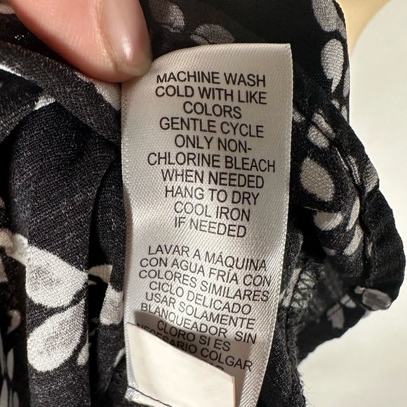 Fever women’s black and white floral blouse size large - Picture 5 of 6